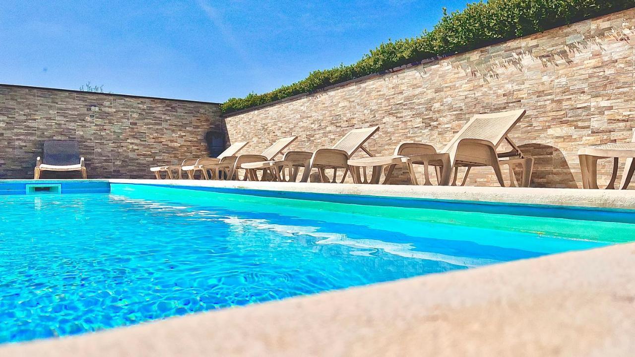 Apartments Vukancic Novigrad Istria Exterior foto